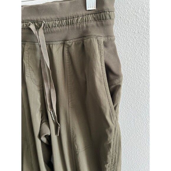 Olive Green dance studio capris size 4 - Picture 5 of 11